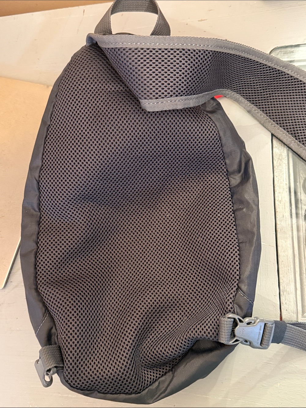 Eddie Bauer Stowaway 10L Black Packable Sling Backpack Red Accents - Picture 3 of 9